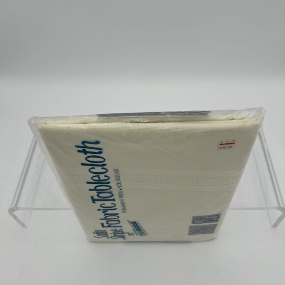 NOS Satin Stripe Fabric Cream Tablecloth NIP 100% Textured Polyster 60 x 84 Oval - Picture 4 of 12